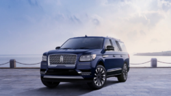 Lincoln Navigator 2021, is available in three trim levels